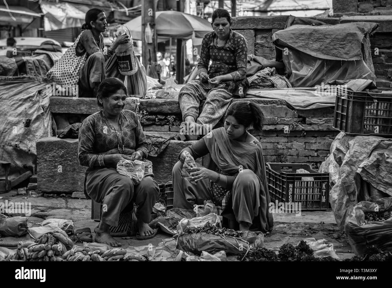 Frauen Gemüse am Ason Chowk Markt verkaufen, Kathmandu, Nepal Stockfoto