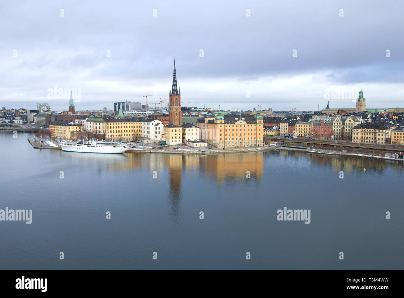 STOCKHOLM, Schweden - MÄRZ 09, 2019: Blick auf Riddarholmen Insel (Knight's Island) an einem bewölkten März Tag Stockfoto