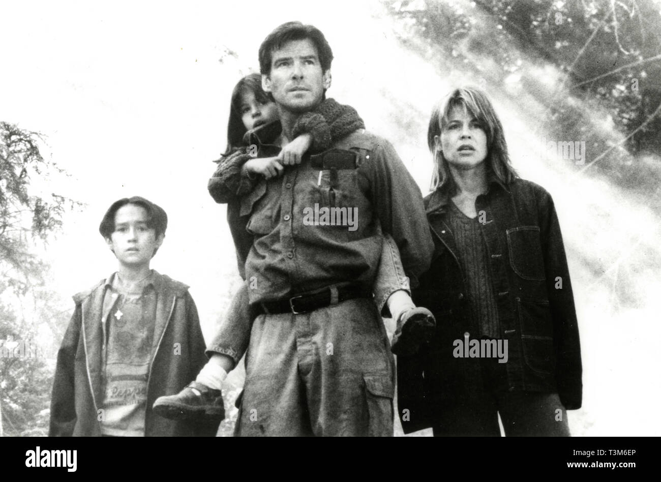 Pierce Brosnan und Linda Hamilton in dem Film "Dante's Peak, 1997 Stockfoto