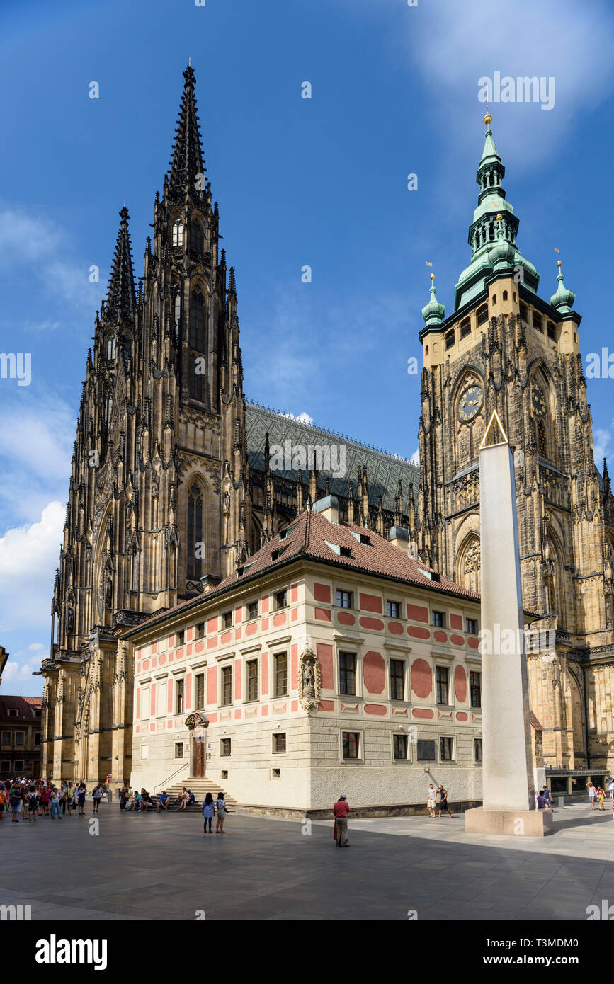 Prag. Der Tschechischen Republik. St. Veits Dom (Kathedrale des heiligen Veit, Wenzel und Adalbert), innerhalb der Prager Burg entfernt. Stockfoto