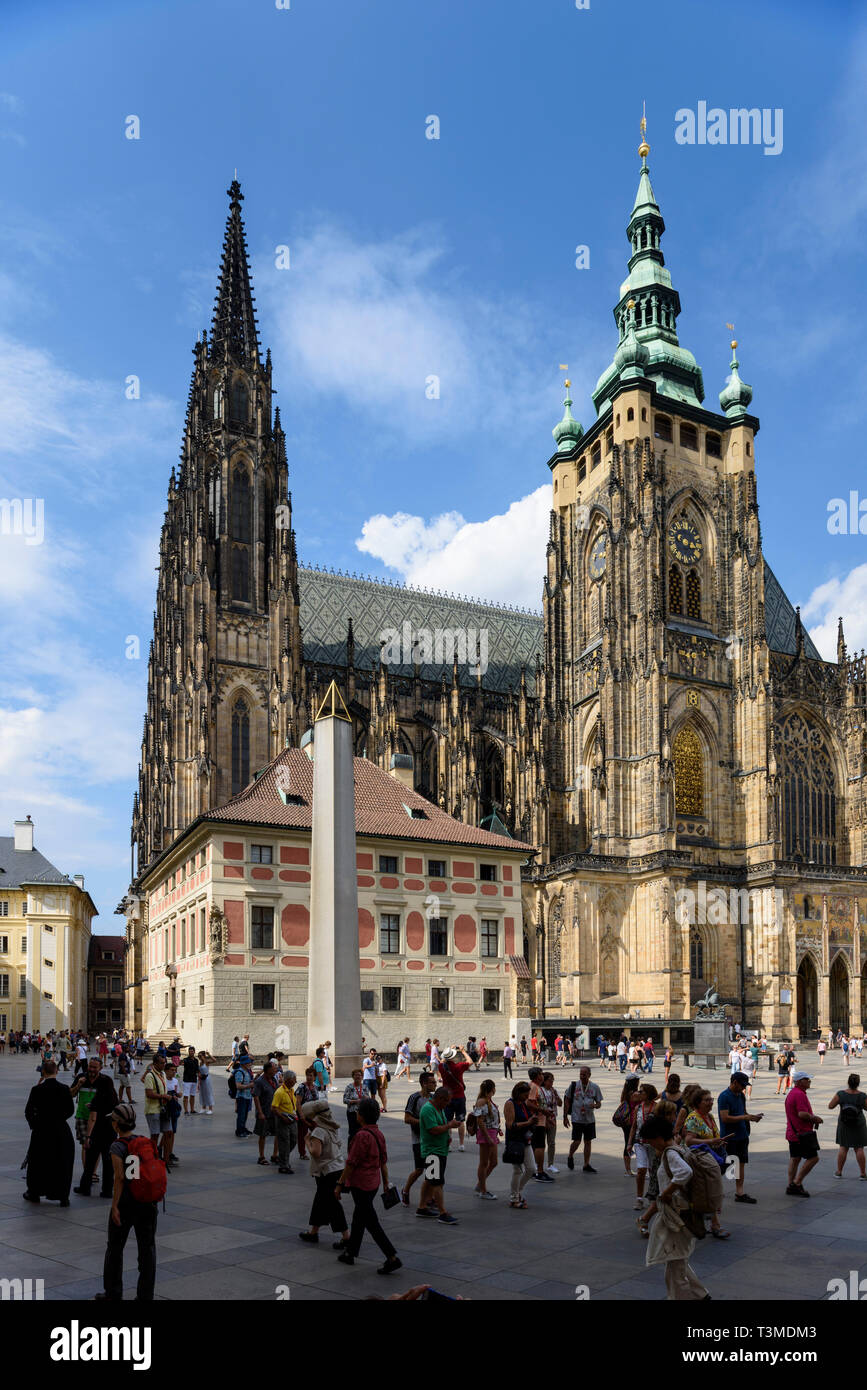 Prag. Der Tschechischen Republik. St. Veits Dom (Kathedrale des heiligen Veit, Wenzel und Adalbert), innerhalb der Prager Burg entfernt. Stockfoto