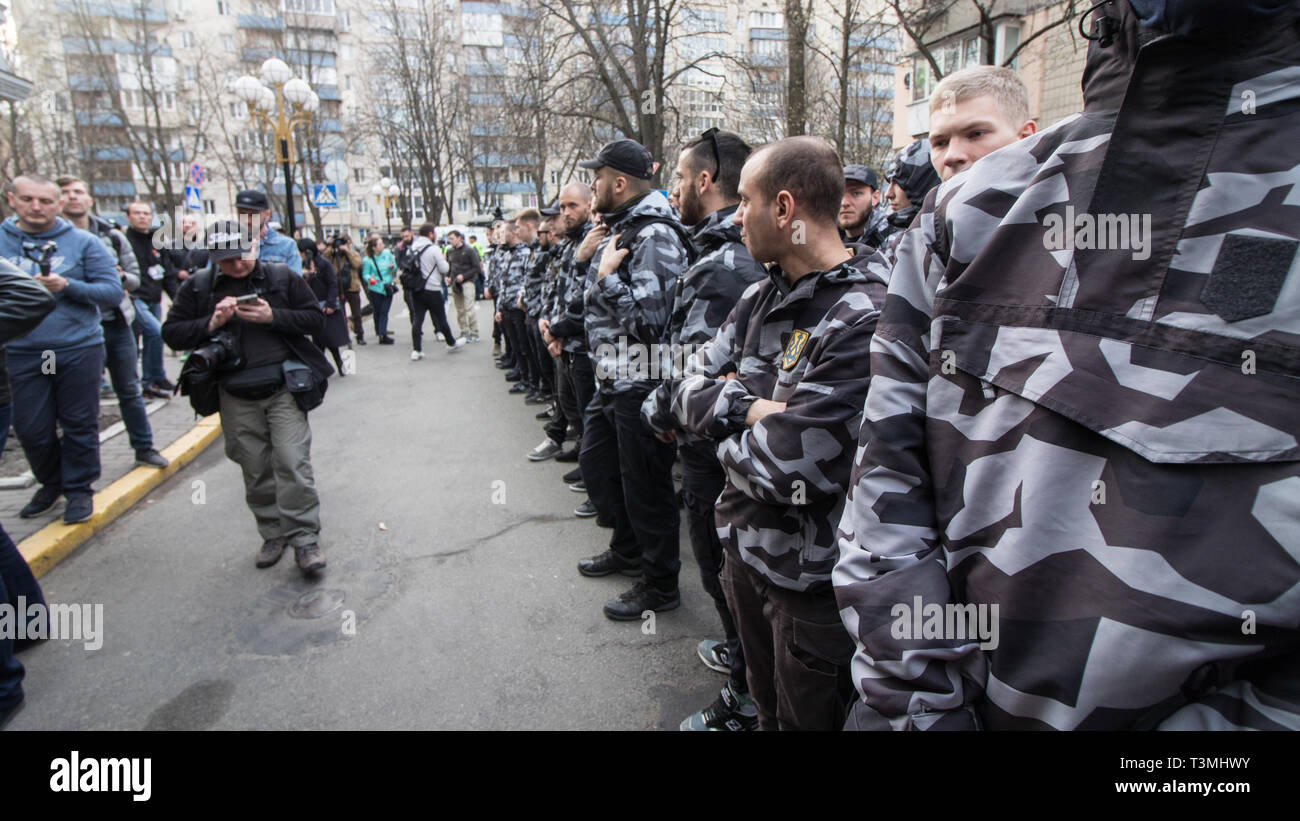 Kiew, Ukraine. April 9, 2019. Aktivisten und Unterstützer der Nationalen Korps politische Partei an einer Rallye, eine Untersuchung der corrup zu verlangen. Stockfoto