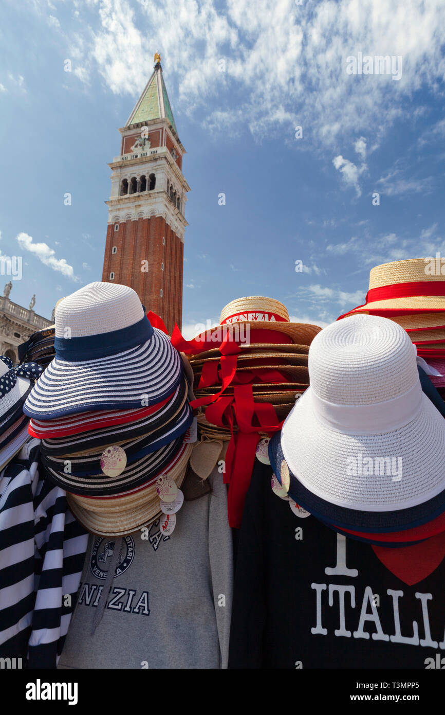 Hüte zum Verkauf in der Nähe von Markusplatz, Venedig Stockfoto