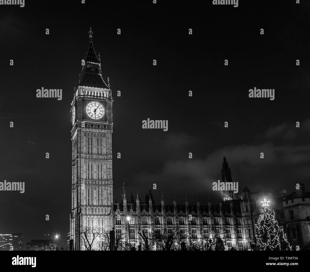 Big Ben Clock Tower und der Palast von Westminster in der Nacht Schwarz und Weiß, Central London Stockfoto