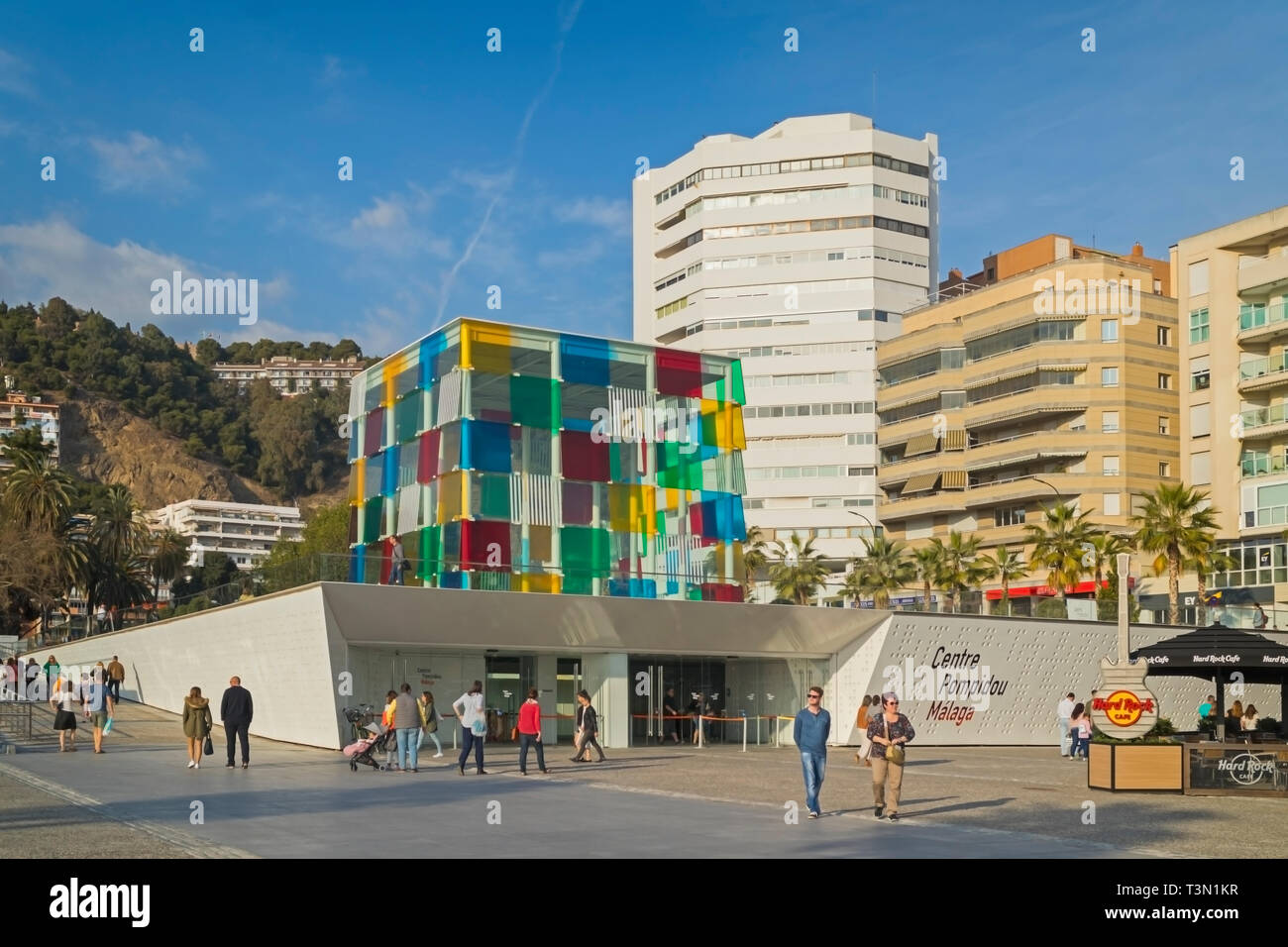 Die markante Glaskubus des Centre Pompidou Museum auf Muelle Uno, Malaga. Die Struktur der französische Künstler Daniel Buren (1938) ausgelegt. Stockfoto