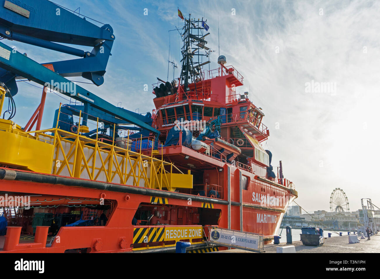 Die Clara Campoamor, eine 80 Meter lange und 3050 Tonnen, Mehrzweck-, Rettungs-, Abschleppen, Bergung, Tauchen und oil recovery Pollution Control vessel. Das Schiff Stockfoto