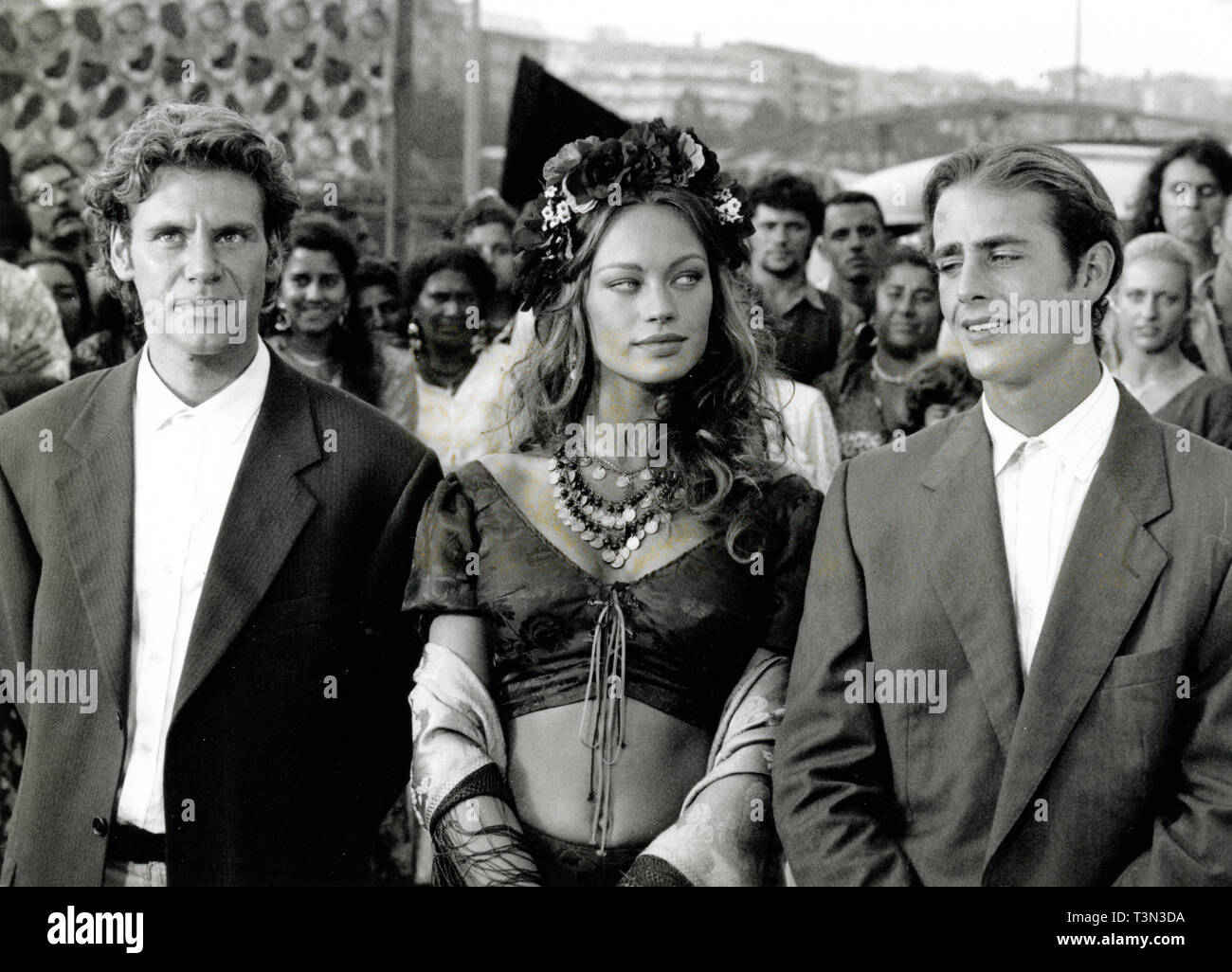 Italienischen Schauspieler Edoardo Scatà, Anna Falchi und Luca Venatini im Film Giovani e Belli, 1996 Stockfoto