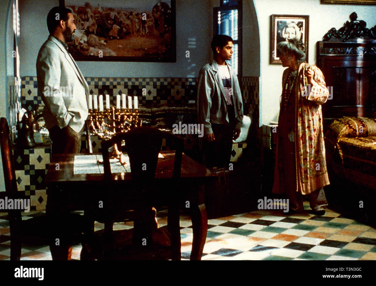 Schauspieler Ciaran Hinds, Phyllida Law, und Erick Vazquez im Film L'amante Perduto, 1990 s Stockfoto