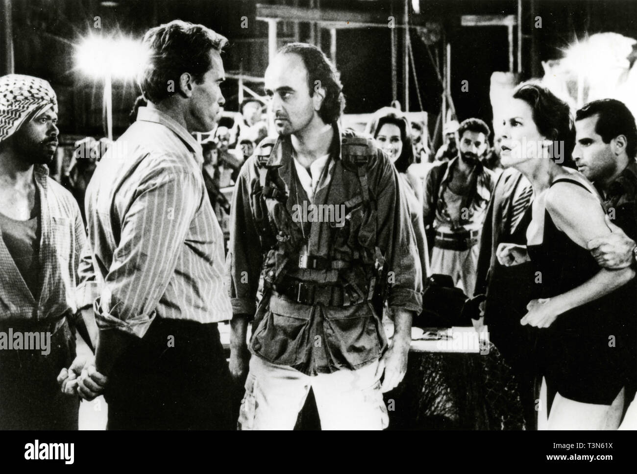 Schauspieler Arnold Schwarzenegger, Art Malik, und Jamie Lee Curtis in den Film True Lies, 1994 Stockfoto