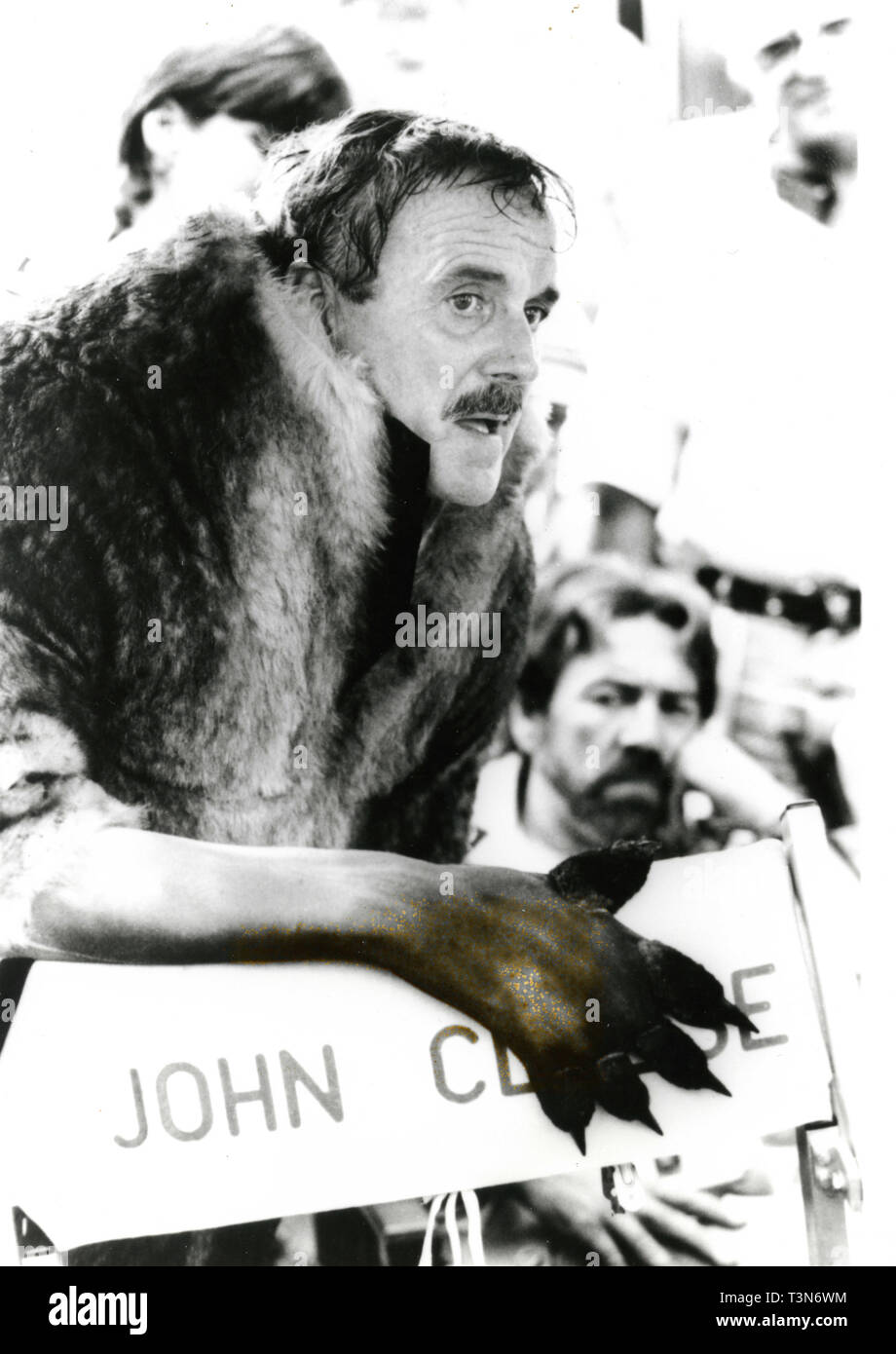 John Cleese auf dem Set des Films wilde Kreaturen, 1997 Stockfoto