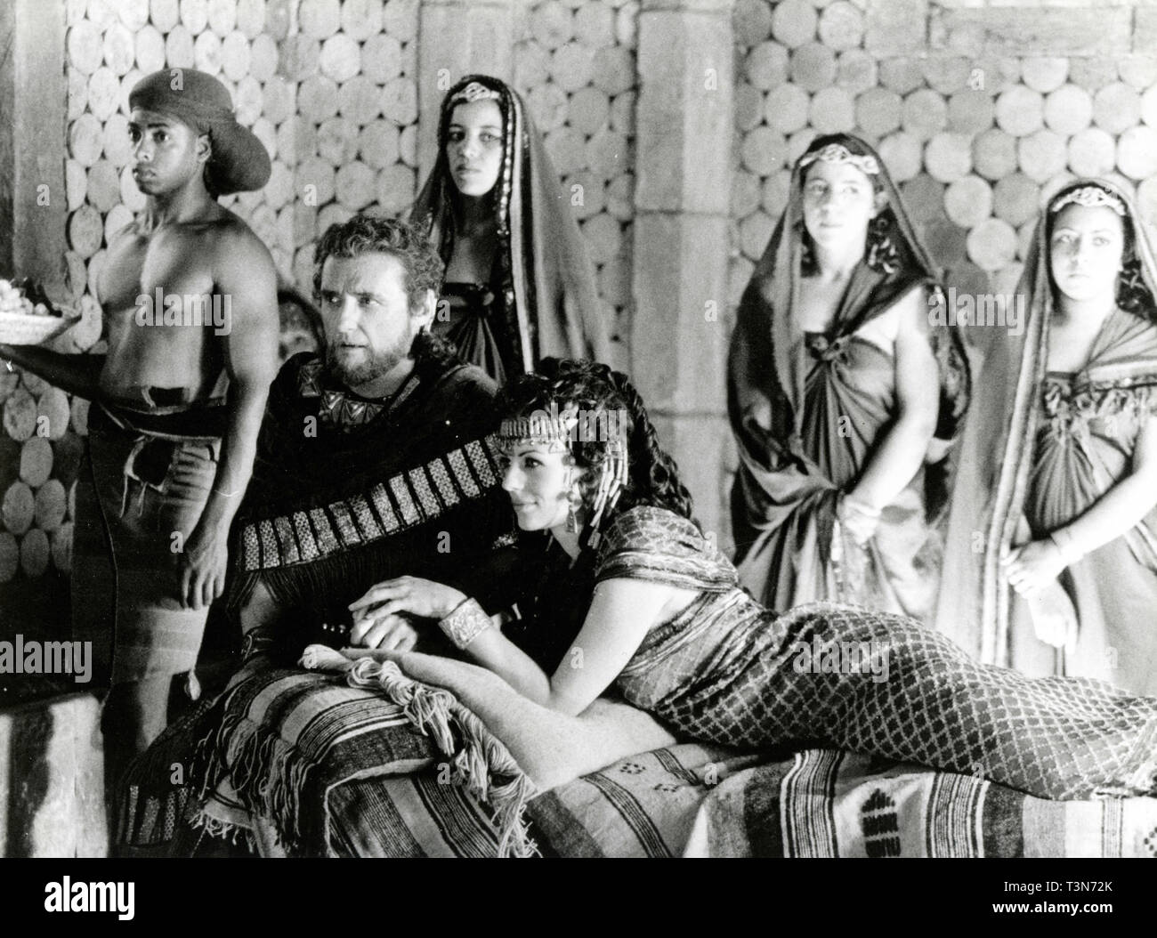 Dannis Hopper und Elizabeth Hurley in der TV-film Sansone & Dalila, 1996 Stockfoto