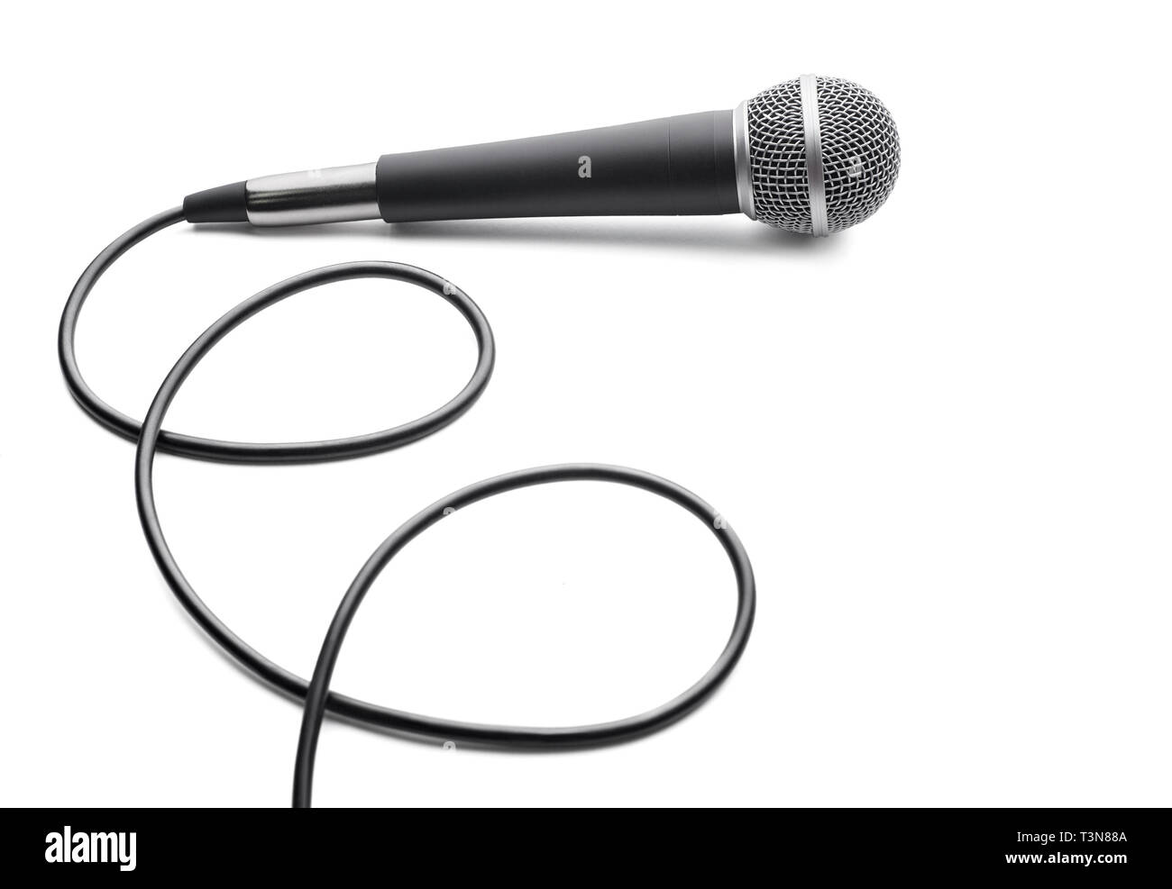 Mikrofon mit Curly Kabel auf weißem Hintergrund Stockfoto