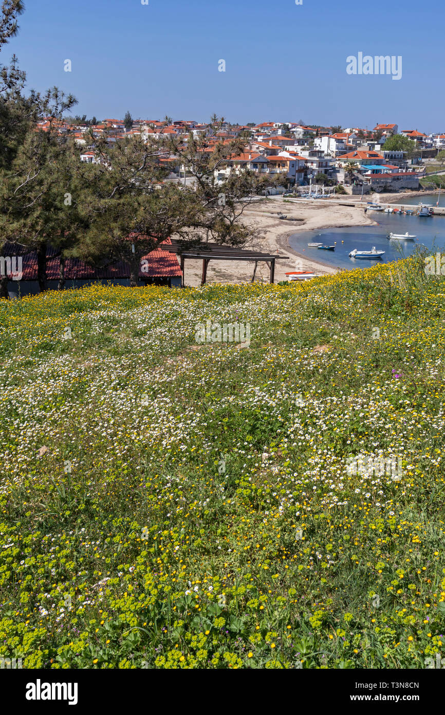 Panoramablick auf Stadt Nea Fokea, Kassandra, Chalkidiki, Zentralmakedonien, Griechenland Stockfoto