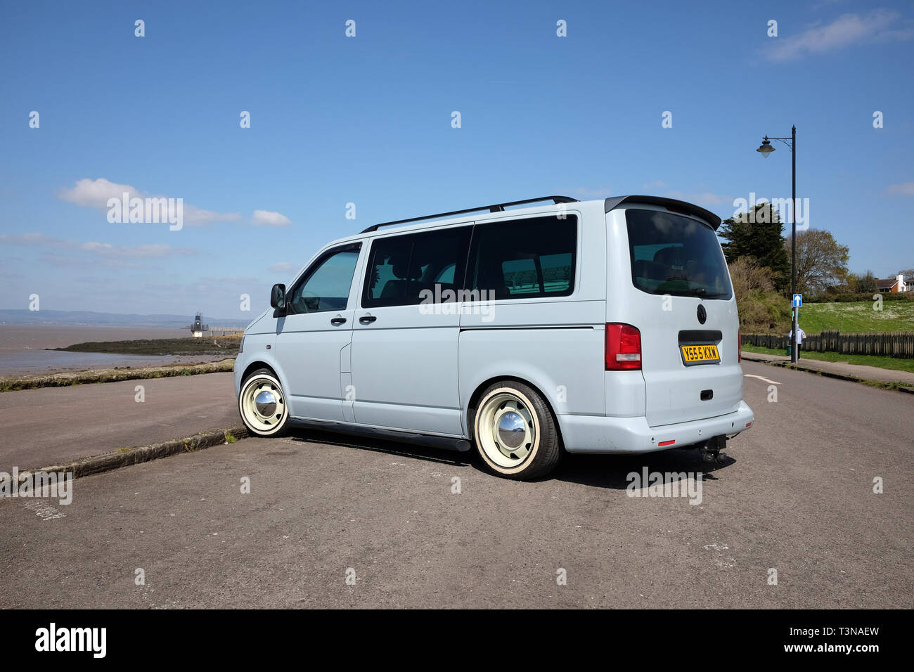 Volkswagen t5 camper van -Fotos und -Bildmaterial in hoher Auflösung – Alamy
