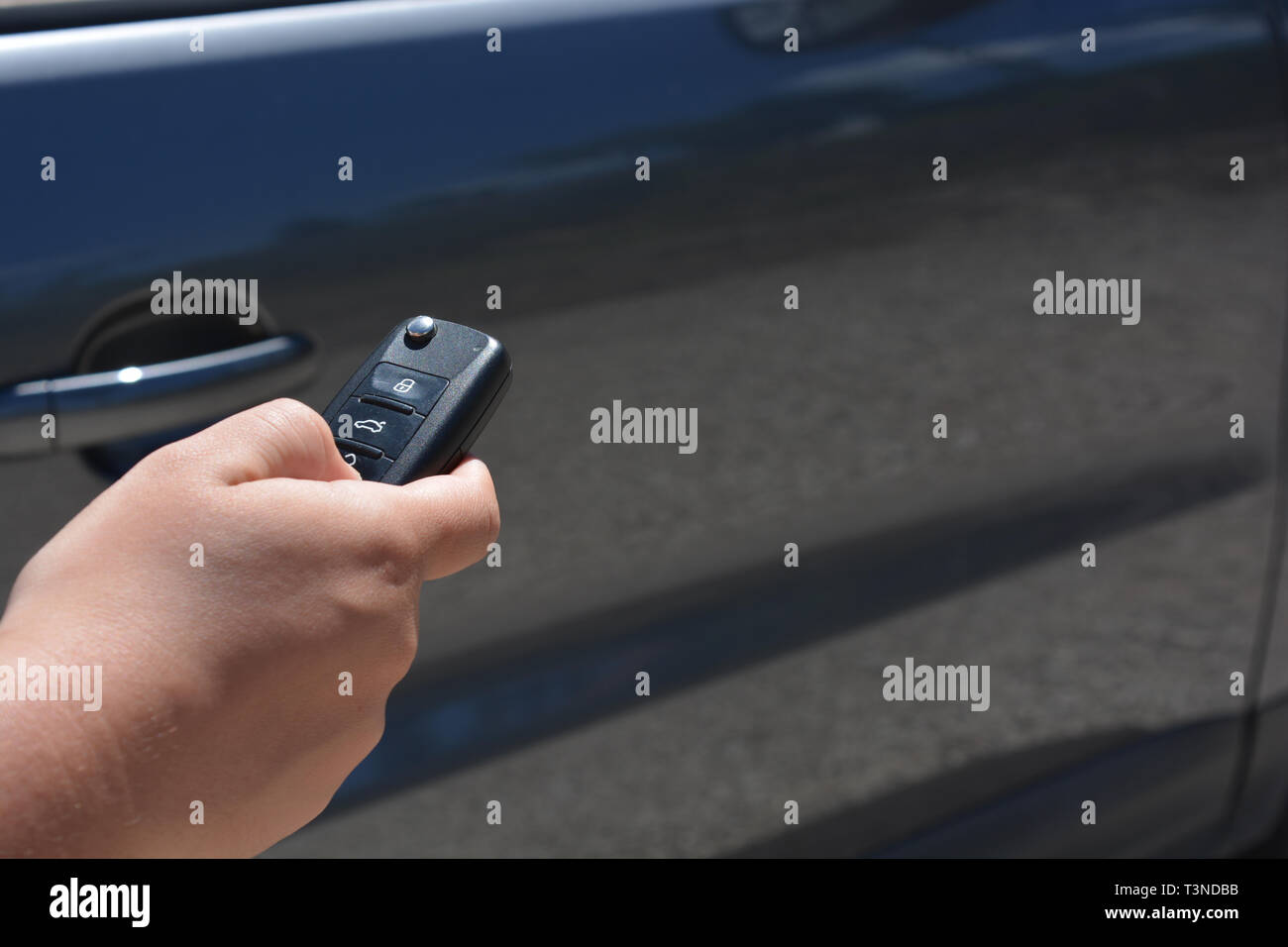 Autoschlüssel in der Hand Stockfoto