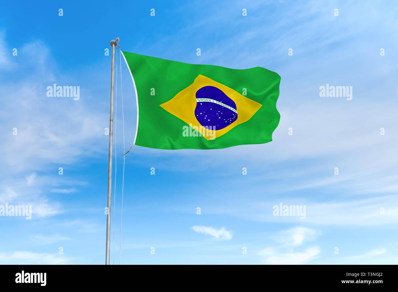 Brasilien Flagge weht im Wind über blauen Himmel Hintergrund Stockfoto