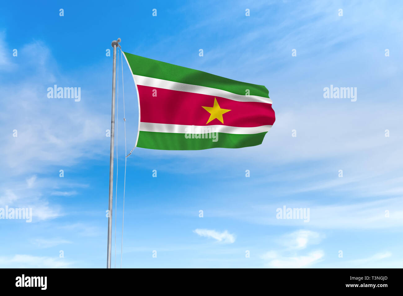 Flagge Suriname weht im Wind über blauen Himmel Hintergrund Stockfoto