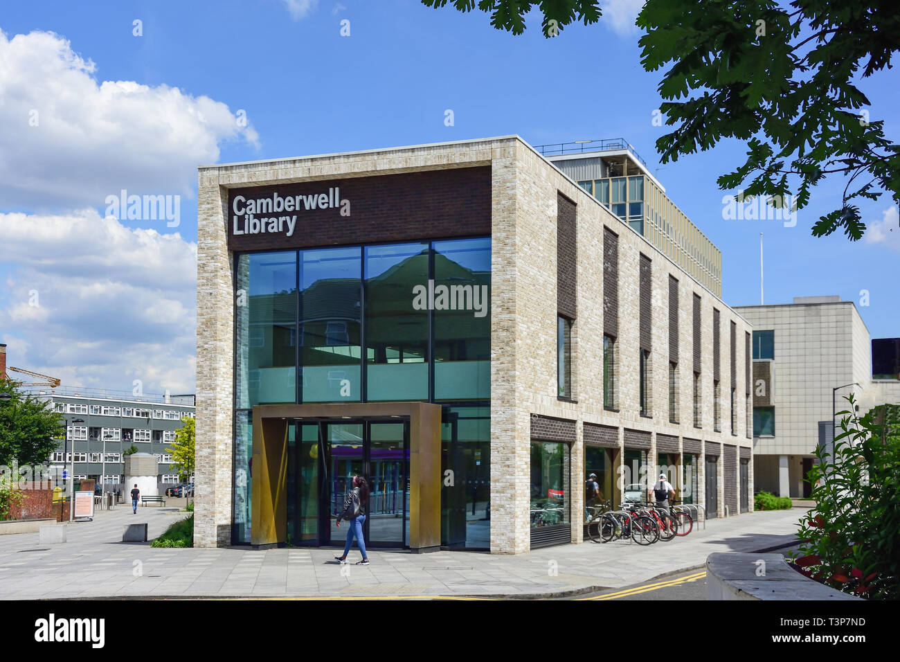Camberwell Camberwell Bibliothek, Grün, Camberwell, Londoner Stadtteil Southwark, Greater London, England, Vereinigtes Königreich Stockfoto