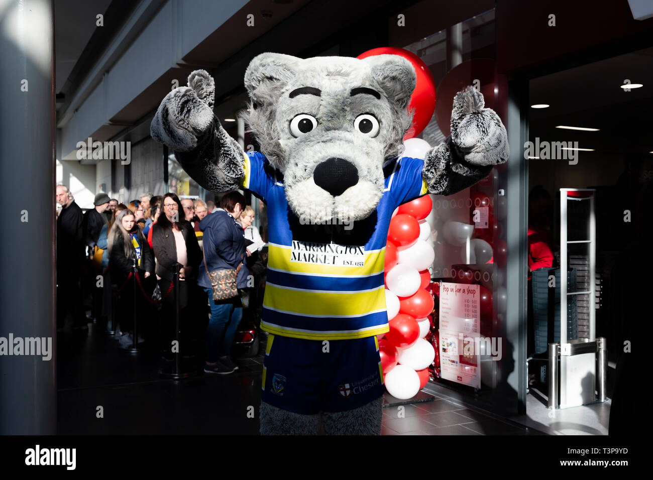 10. April 2019 Grand Opening der neuen WILKO speichern. Die Wilko store in Warrington, Cheshire, England aus dem Cockhedge Zentrum in die Moderne G verschoben Stockfoto