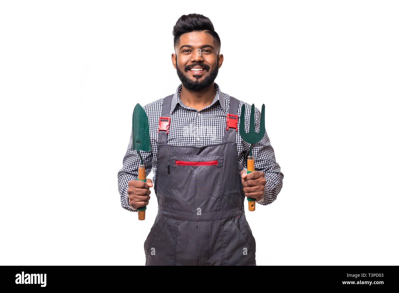 Junge indische stattlichen Gärtner mit Tools auf weißem Hintergrund Stockfoto