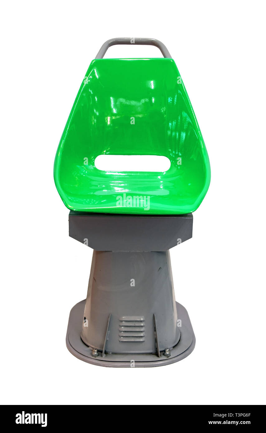 Leere retro grün Sitz für den öffentlichen Verkehr, auf weißem Hintergrund. Die Passagiere Sitz aus durchgefärbtem Glas Laminat. Stockfoto