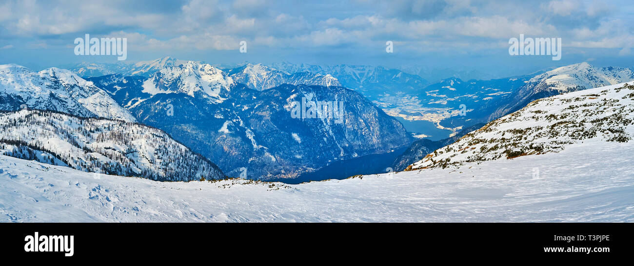 Salzkammergut bietet idyllische Landschaften mit Rocky schneebedeckten Alpen, kristallklaren Seen und gebogene Gebirgsflüsse, Dachstein-Krippenstein, Österreich. Stockfoto