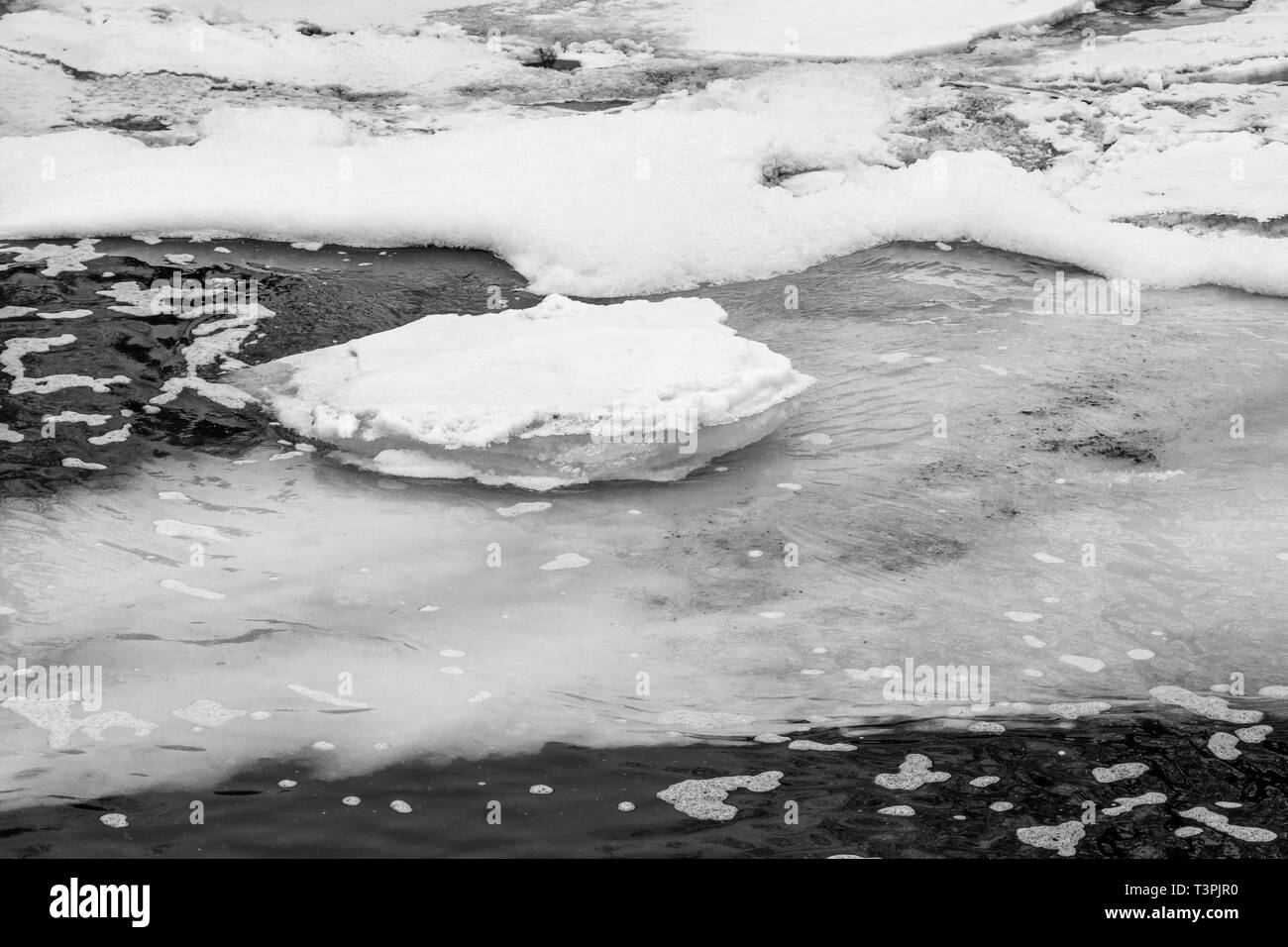 Winter im Freien Szene, Schnee, Eis, gefrorenes Wasser, gefrorener Boden Stockfoto