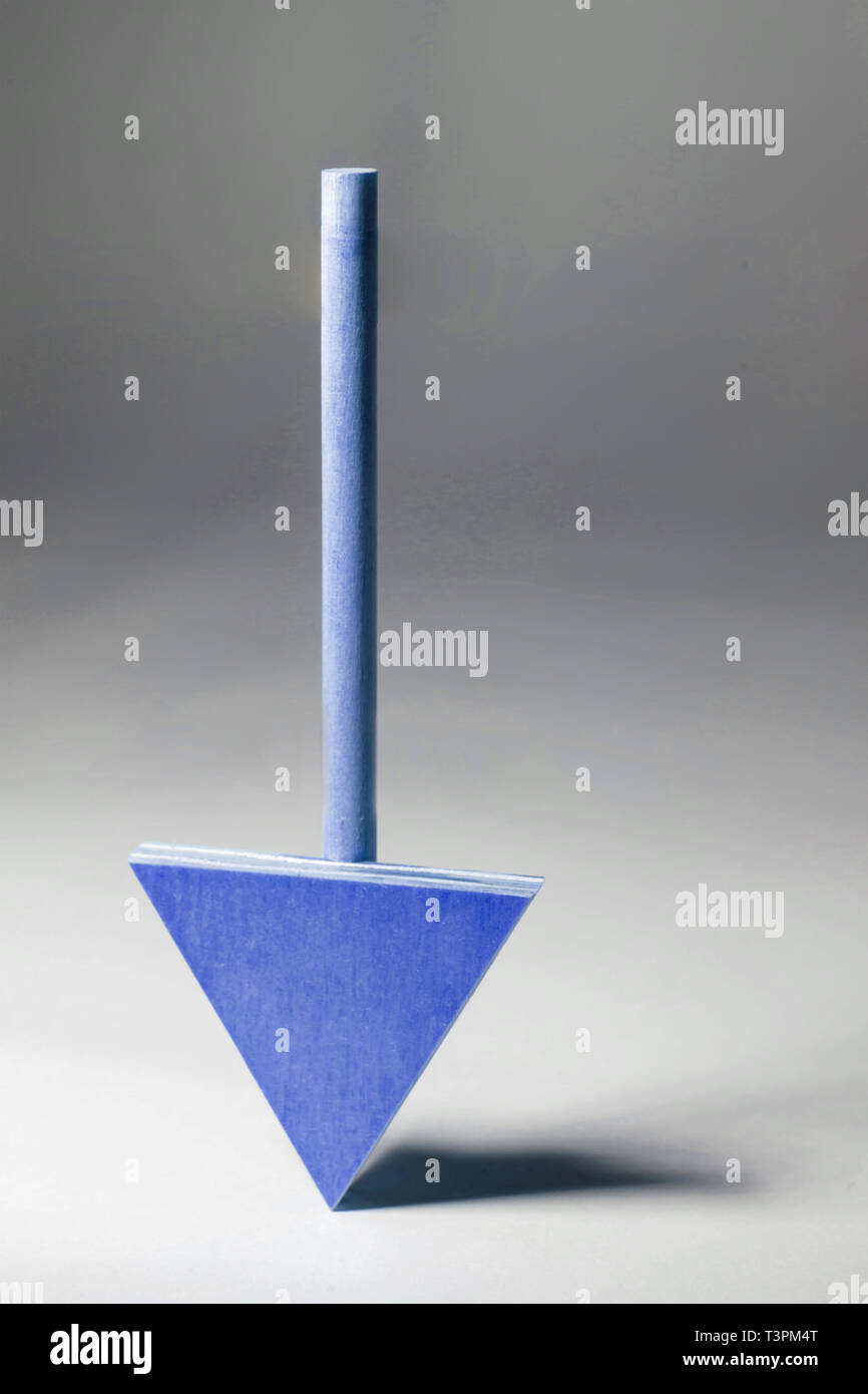 Holz-, nach unten gerichteten Pfeil. Stockfoto