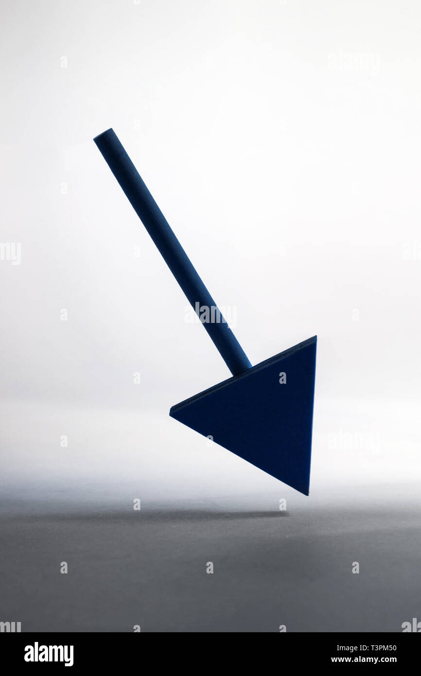 Holz-, nach unten gerichteten Pfeil. Stockfoto