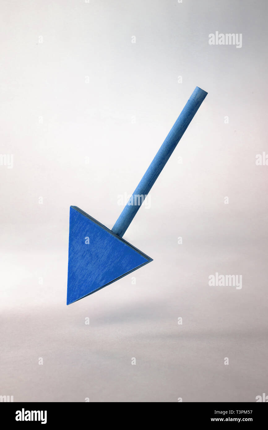 Holz-, nach unten gerichteten Pfeil. Stockfoto