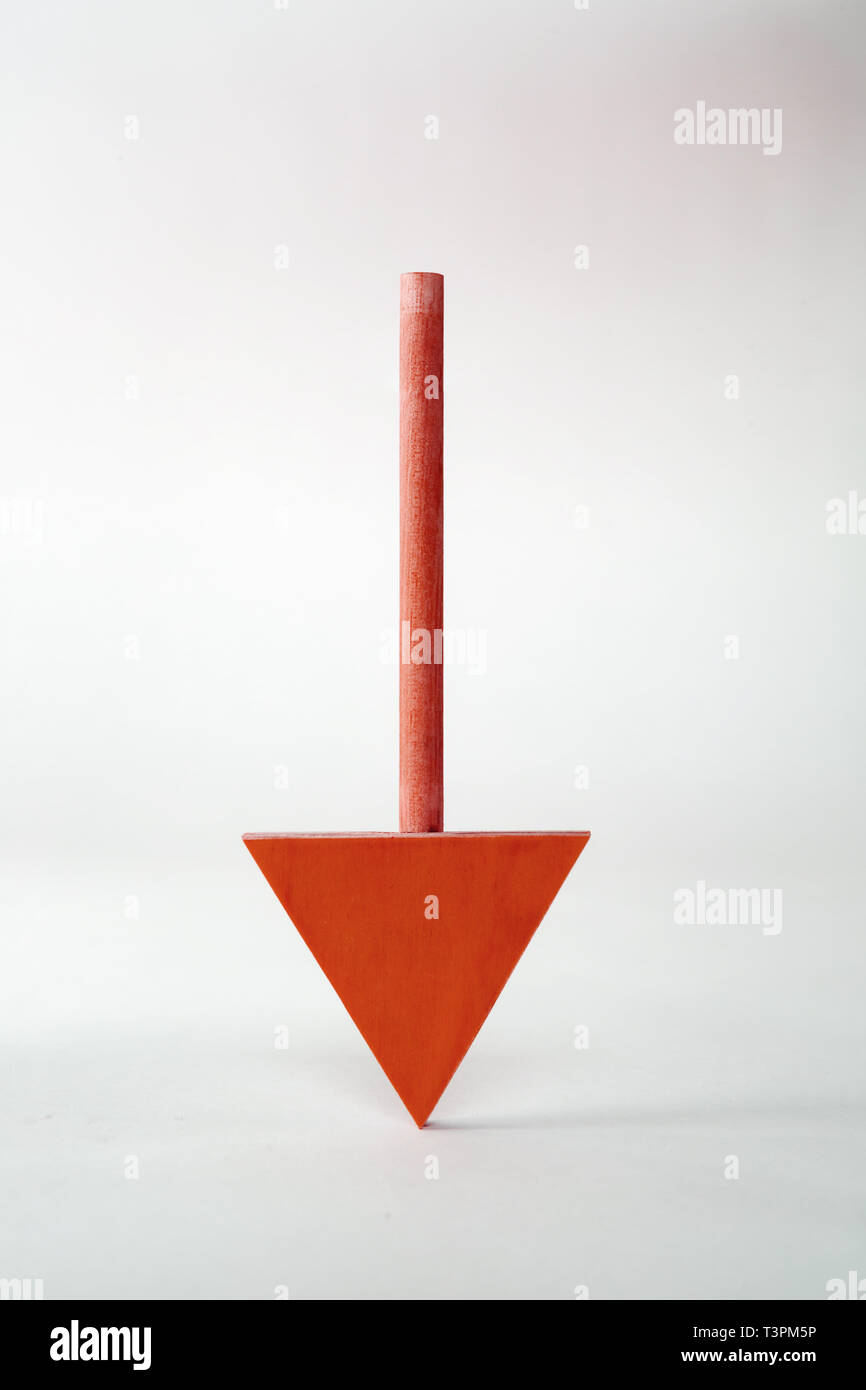 Holz-, nach unten gerichteten Pfeil. Stockfoto