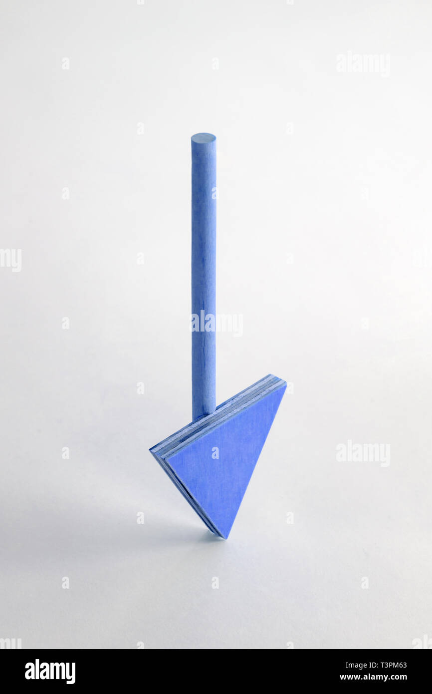 Holz-, nach unten gerichteten Pfeil. Stockfoto