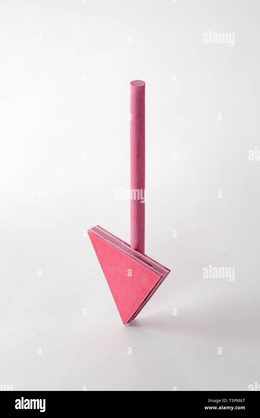 Holz-, nach unten gerichteten Pfeil. Stockfoto