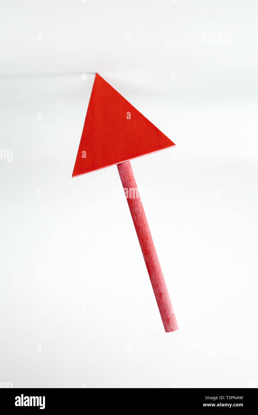 Holz- Pfeil nach oben. Stockfoto