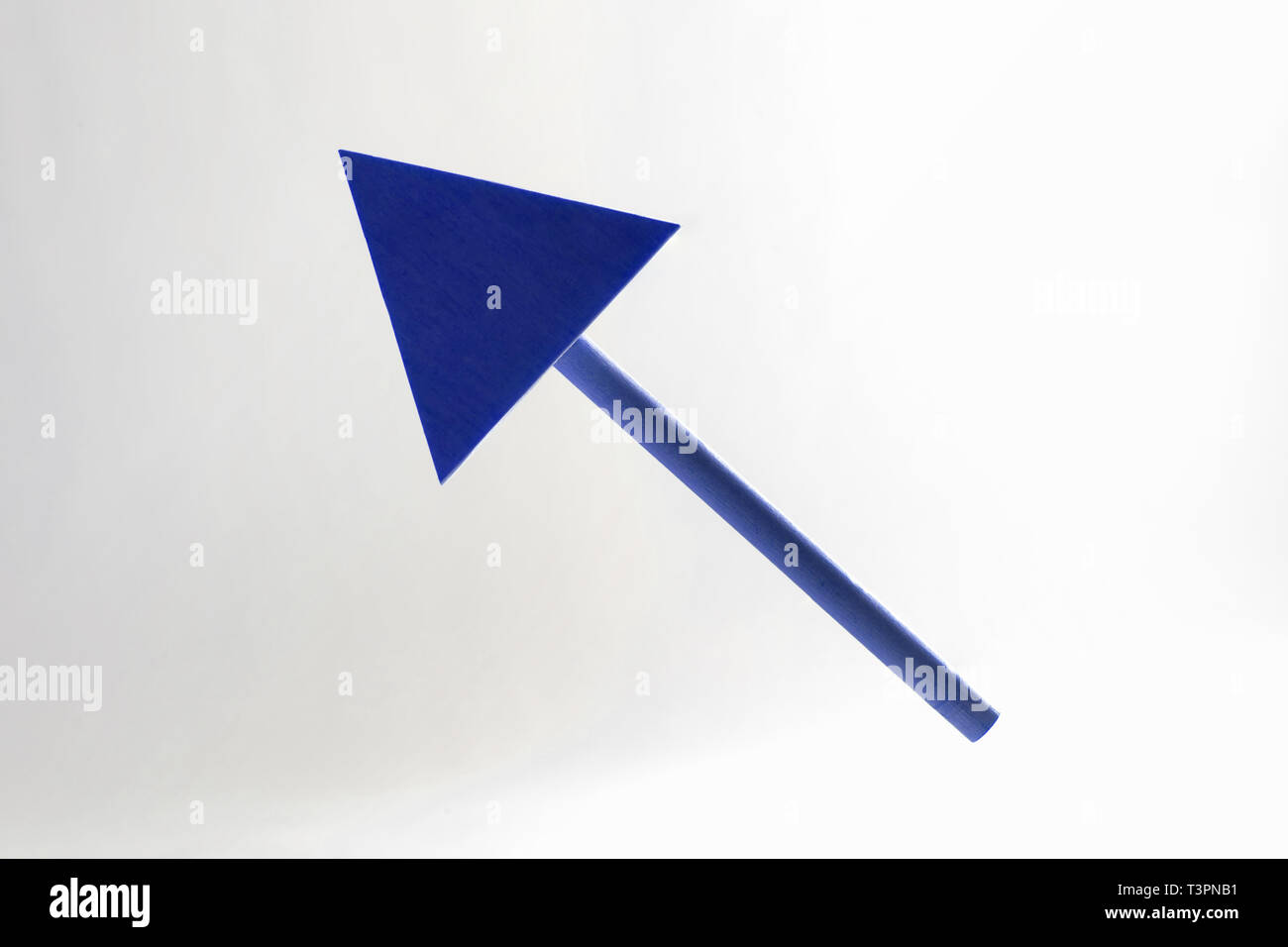 Holz- Pfeil nach oben. Stockfoto