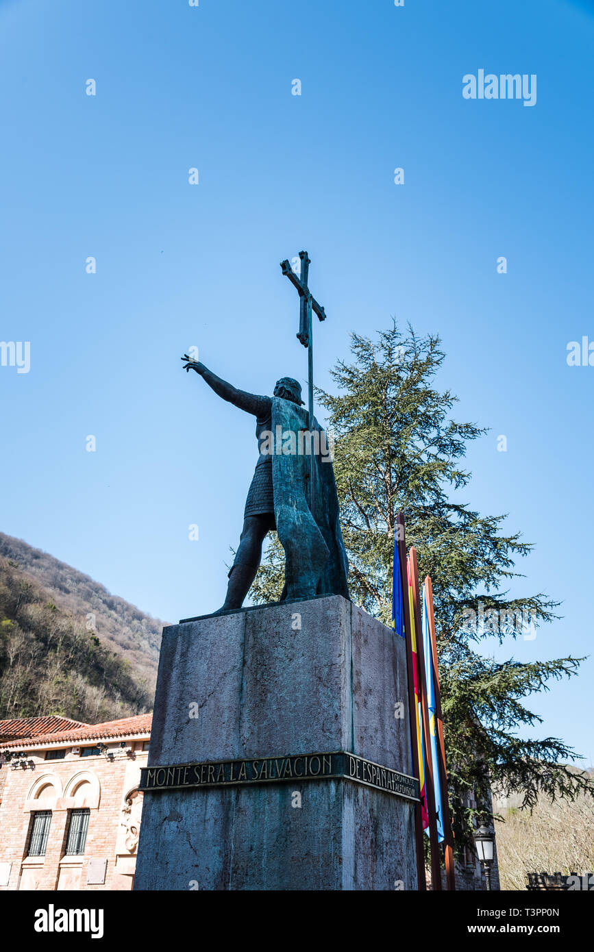 Covadonga, Spanien - 31. März 2019: Die Statue des Königs Pelayo. Pelagius war ein westgotischen Adligen Sieger in der Schlacht von Covadonga, der Anfang Stockfoto