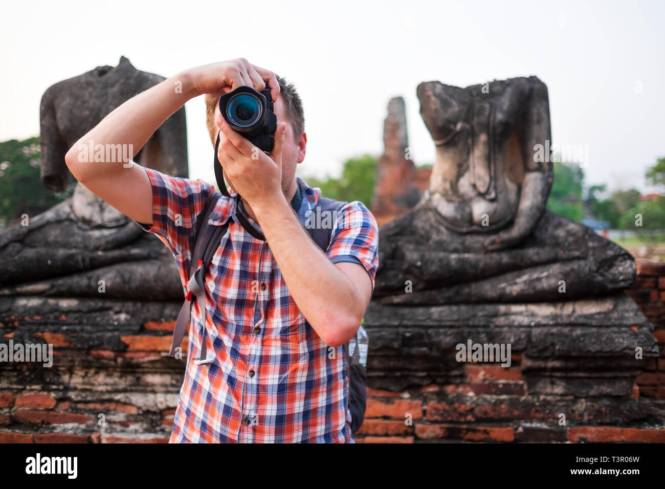 Kaukasische Mann ein Foto auf einer Reise in Asien Stockfoto