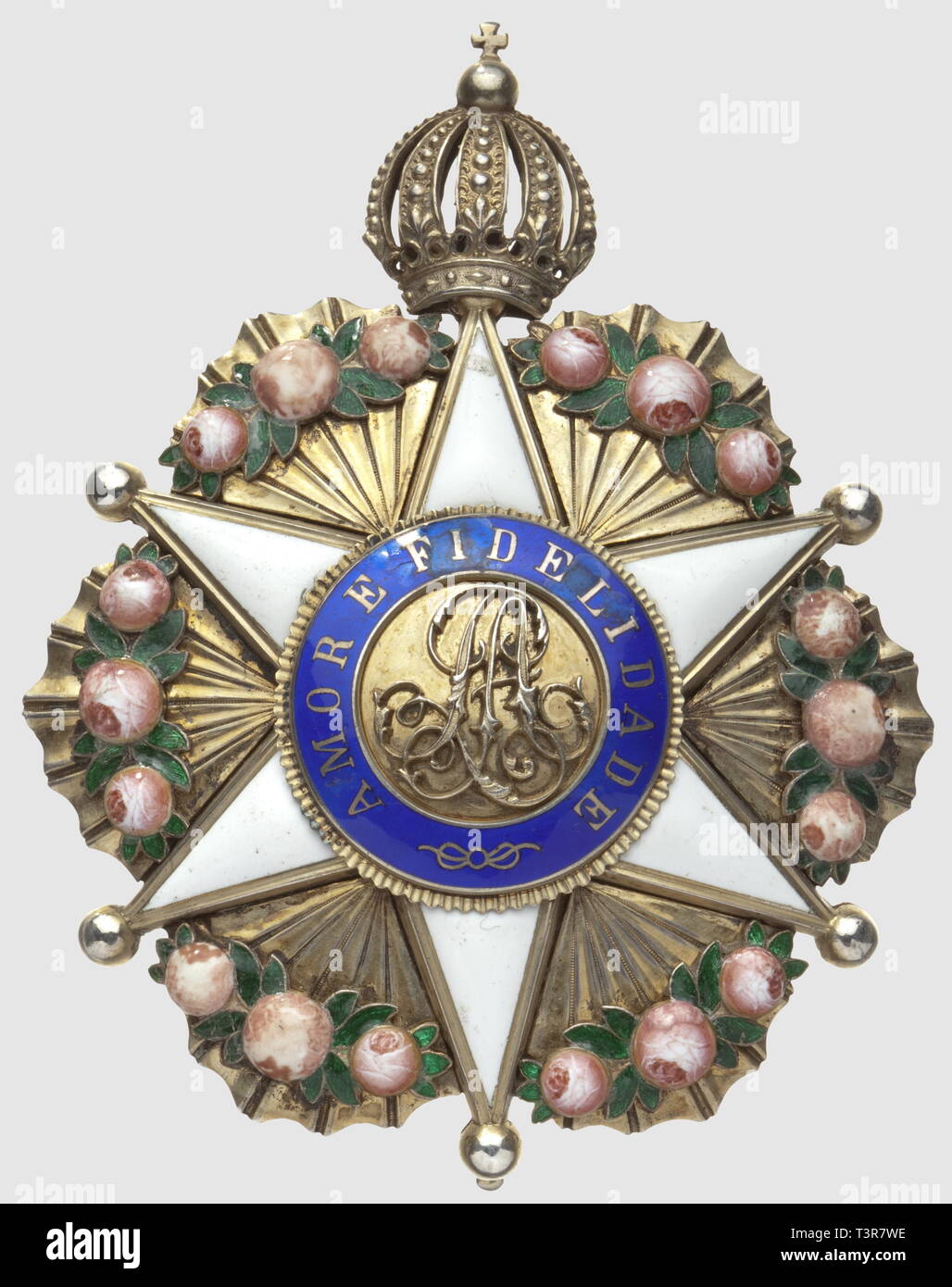 Ordre de la Rose, le 17 octobre 1829, Créé par l'Empereur Dom Pedro 1er, en Souvenir de Sohn mariage avec la Princesse Amélie de Leuchtenberg (fille du prince Eugène de Beauharnais). Plaque de Grand-Croix ou grand-Officier, en Vermeil, Zentrum en trois Parties, modèle surmonté d'une Couronne (ressoudé), un-eklats au Bleu et sur une Branche. Herstellung autrichienne, 83 x 63 mm. Plusieurs poincons sur l'épingle, Additional-Rights - Clearance-Info - Not-Available Stockfoto