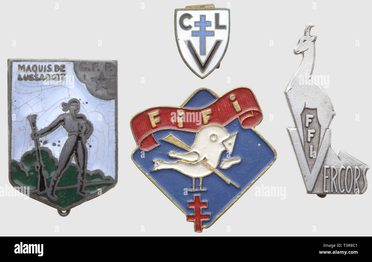 Widerstand ET Forces Francaises Libres, Lot de Quatre insignes en métal, comprenant Le seltene INSIGNE émaillé de l'Amicale de La Compagnie Naud du Maquis de Lussagnet (poincon AB sur Boléro et Cheveux dans les émaux), l'insigne Du 1er Bataillon FTP-de la Drôme ("Fifi") en métal lourd Peint, SNF, deux anneaux d'Attache (un tordu), l'Insigne des FFI du Vercors en Aluminium nicht Peint, matriculé 1813 et l'Insigne émaillé de Ceux de la Libération/Rache, modèle à-Patin de boutonnière, SNF, Additional-Rights - Clearance-Info - Not-Available Stockfoto