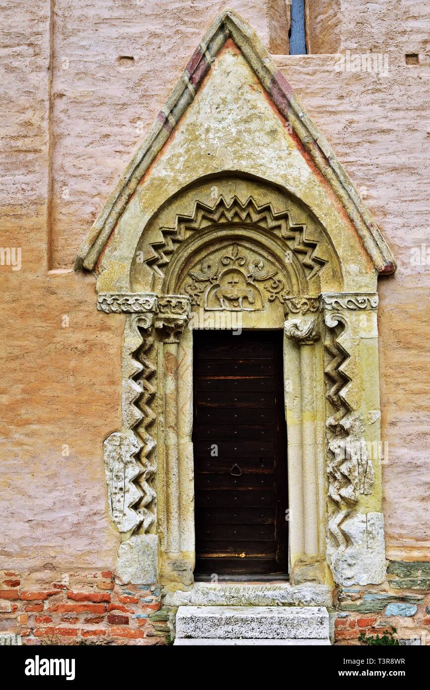 Frühmittelalterliche Kirche Csepeszkopacs im ländlichen Ungarn Stockfoto