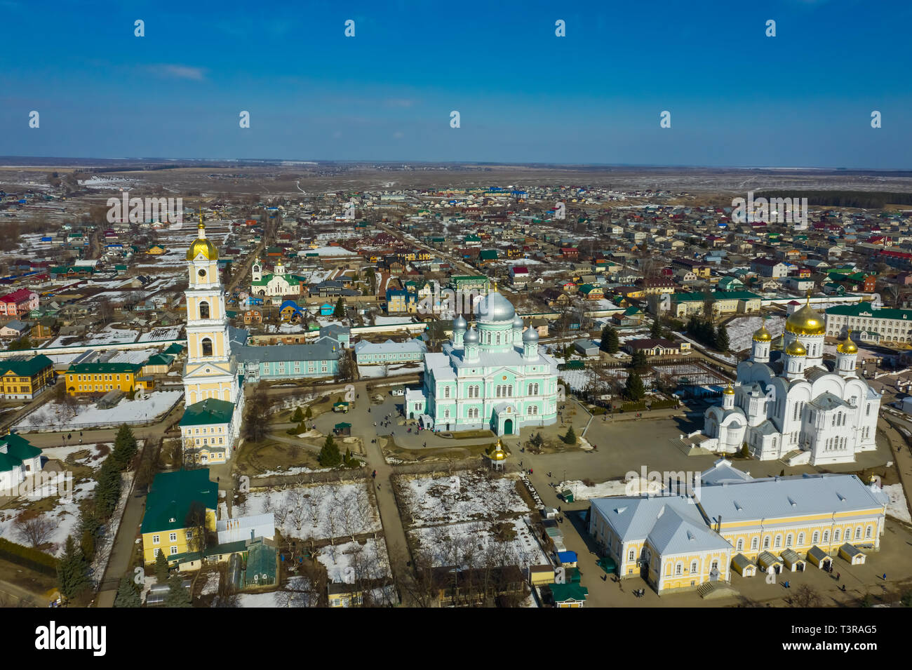 Antenne Blick von oben auf die Heilige Dreifaltigkeit Seraphim Diveevo Kloster in Diveevo, Russland Stockfoto