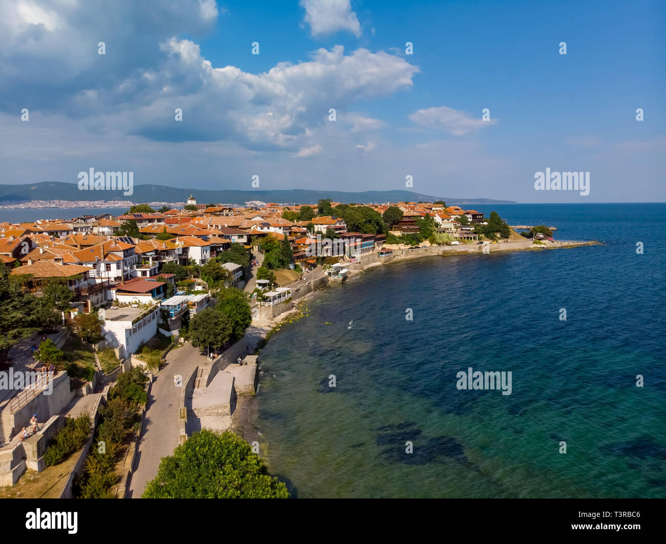 Antenne drone Ansicht von Nessebar, antike Stadt an der Küste des Schwarzen Meeres in Bulgarien Stockfoto