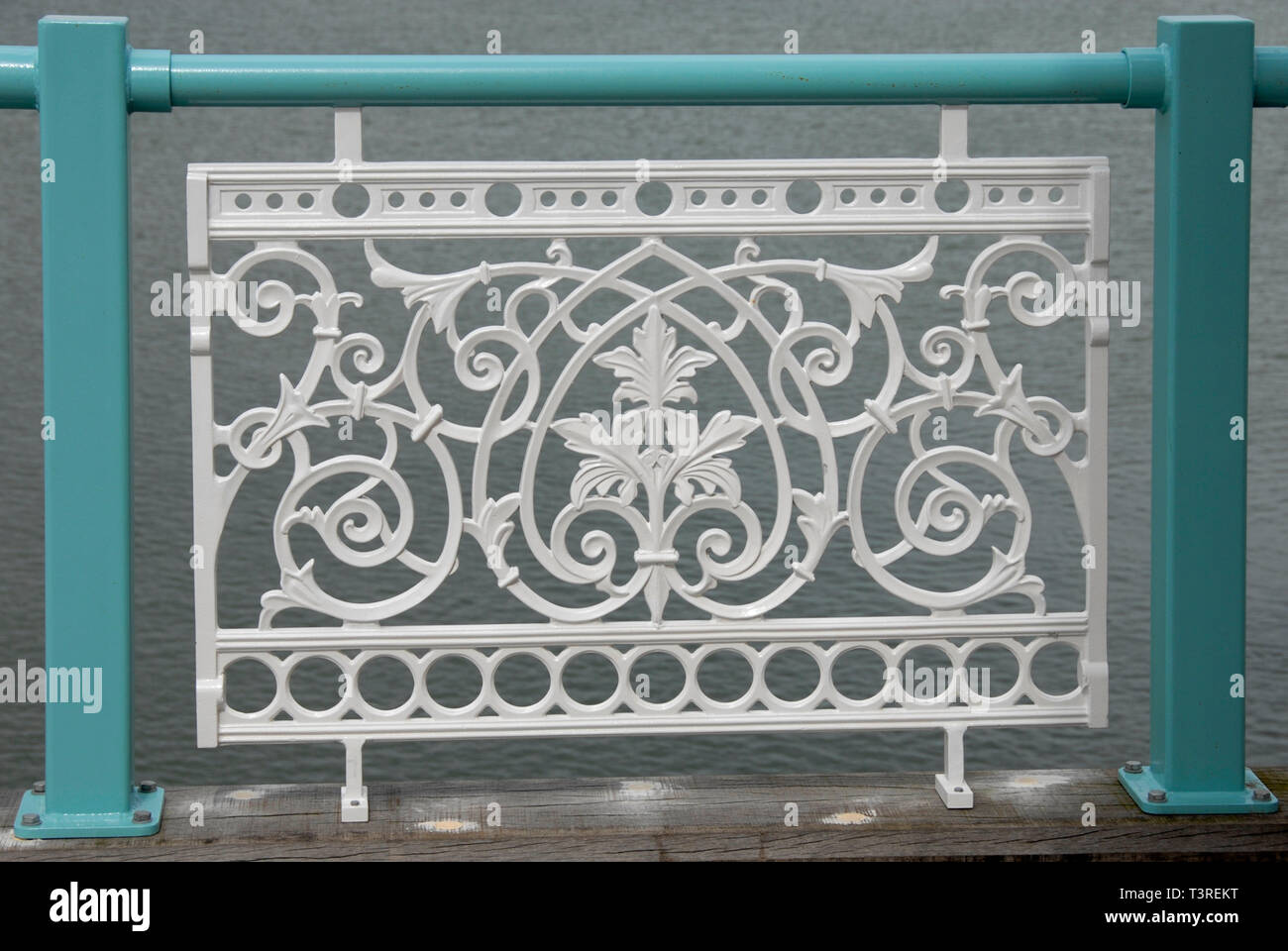 Sicherheitsschienen Dekoration auf Mumbles pier, Gower, Wales Stockfoto