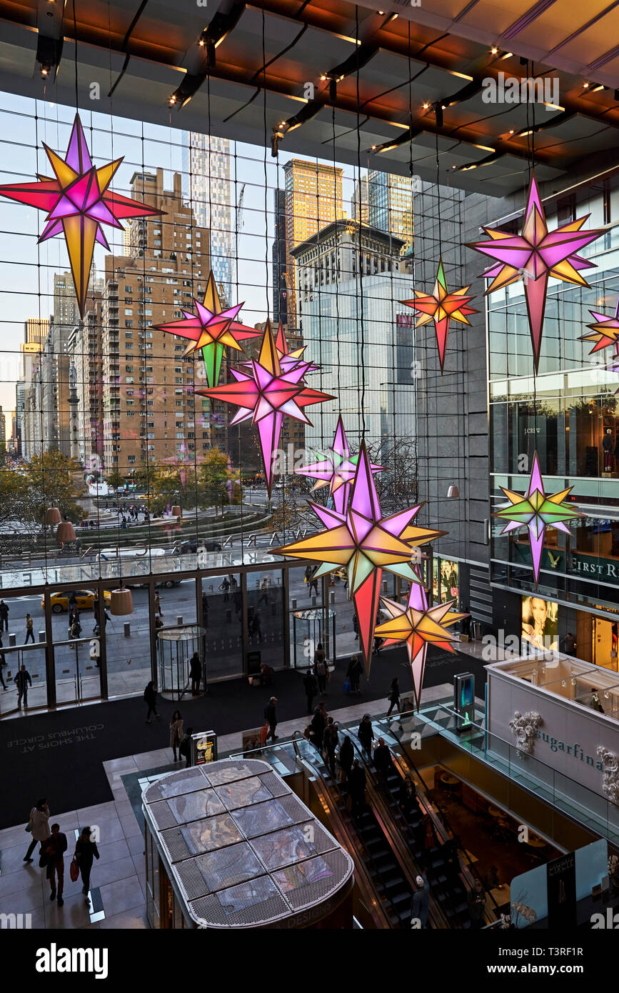 Die Geschäfte am Columbus Circle - Time Warner Center, mit Weihnachten Dekoration Stockfoto