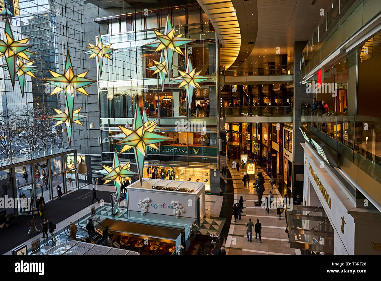 Die Geschäfte am Columbus Circle - Time Warner Center, mit Weihnachten Dekoration Stockfoto