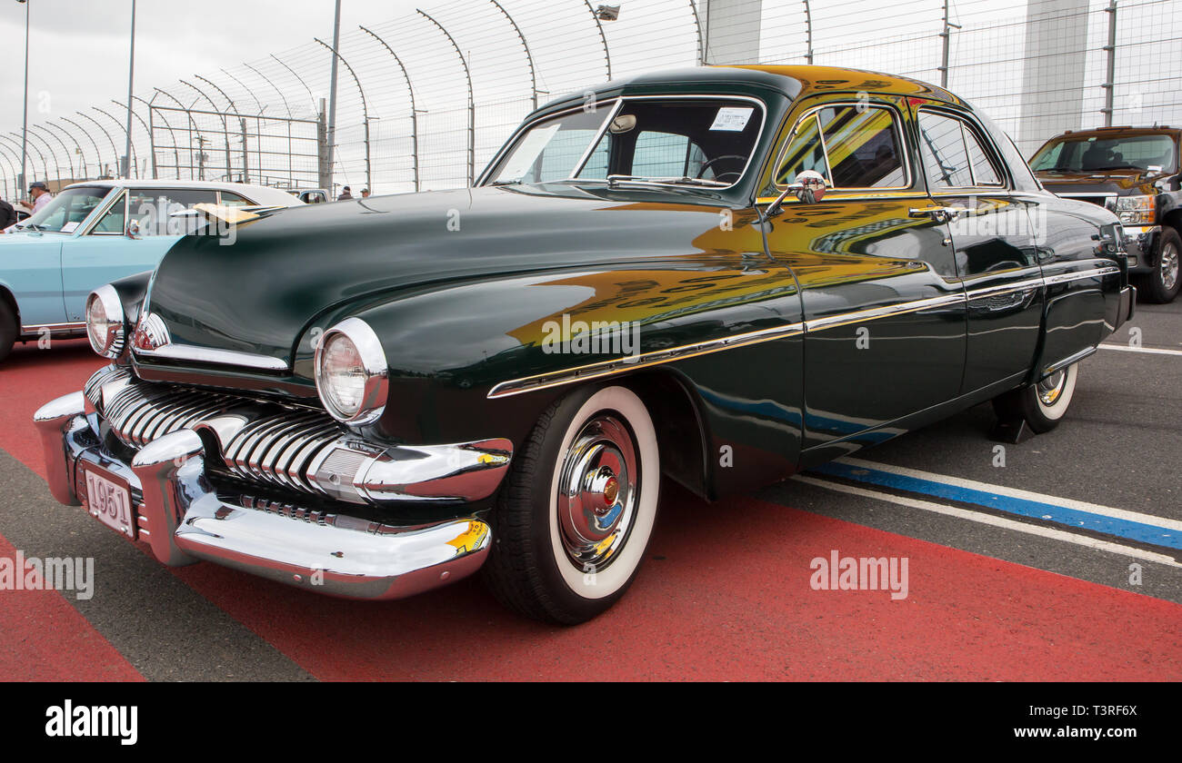 CONCORD, NC (USA) - April 6, 2019: 1951 Mercury Automobile auf der Pennzoil AutoFair Classic Car Show in Charlotte Motor Speedway. Stockfoto