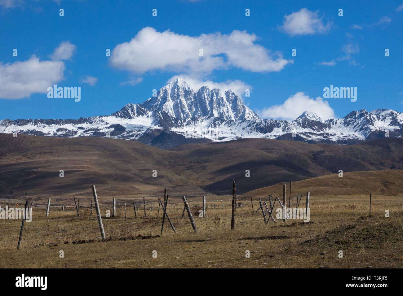 Der Yala Snow Mountain Group nach der Ganzi Berg in Sichuan Stockfoto