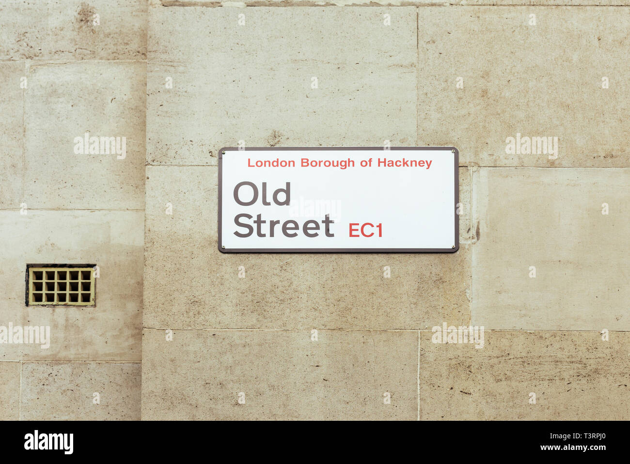 Alte Straße. Old Street ist eine Straße im Zentrum und im Osten Londons, die von Westen nach Osten verläuft von Goswell Road in Clerkenwell bis zur Kreuzung wo Stockfoto