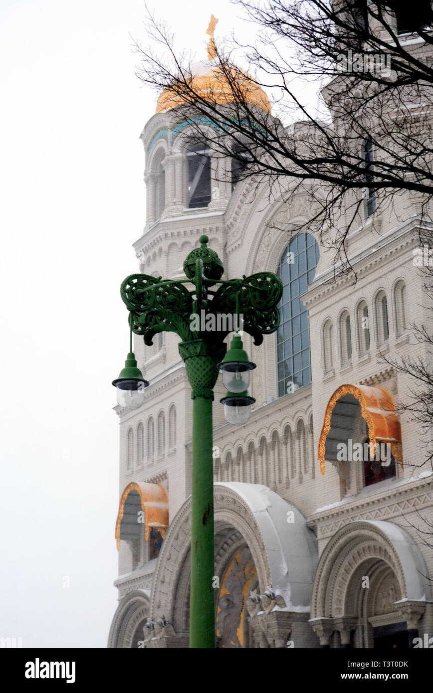 Winter in Russland. St. Nikolaus Marine Kathedrale in Kronstadt Stockfoto