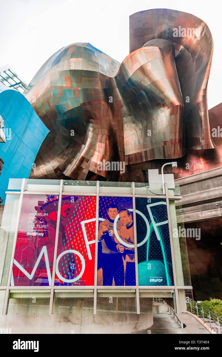 Kupferfarbene äußere Fassade des Museums der Popkultur, MoPOP, moderne Architektur, Architekten Frank Gehry, Washington, USA Stockfoto